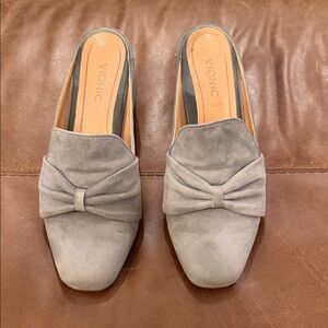 Vionic Women's Taupe Suede Bow Mules